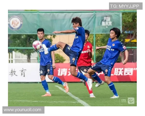 武汉足球队转型之路揭秘：从传统强队到现代化职业俱乐部的蜕变与挑战